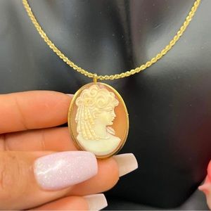 Vintage 18K (740 engraved) Gold Cameo Pendant/Brooch